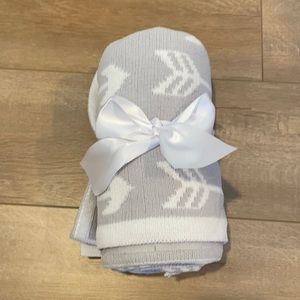 Harper Canyon Super Soft Luxe Blanket with Arrow Design